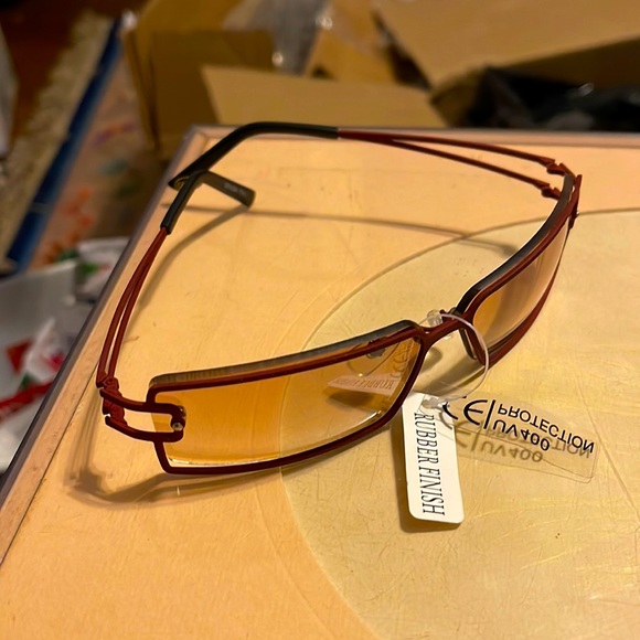 NWOT MODERN RECTANGULAR AMBER TINTED LENSES RUBBER FINISH 400 UV400 - Picture 2 of 5